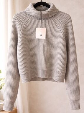 Happily Grey Chunky Ribbed Turtleneck Sweater Medium Neutral Cozy Knit NWT